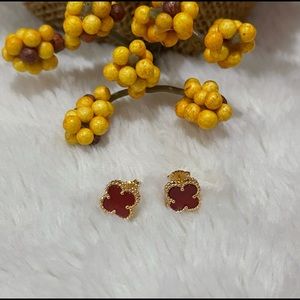 Four clover leaf mini earrings red